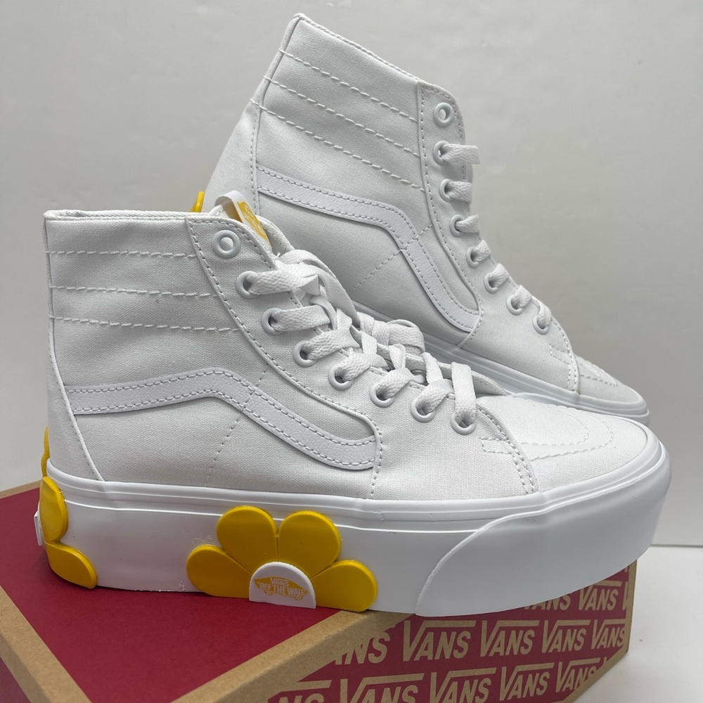 Vans Women's Sk8-Hi Tapered Stackform
True White
VN0A5JM1W00 Platform Sneakers - Picture 10 of 16